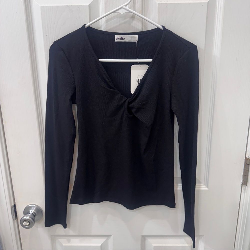 Elodie V twist neck long sleeve top in black- new with tags